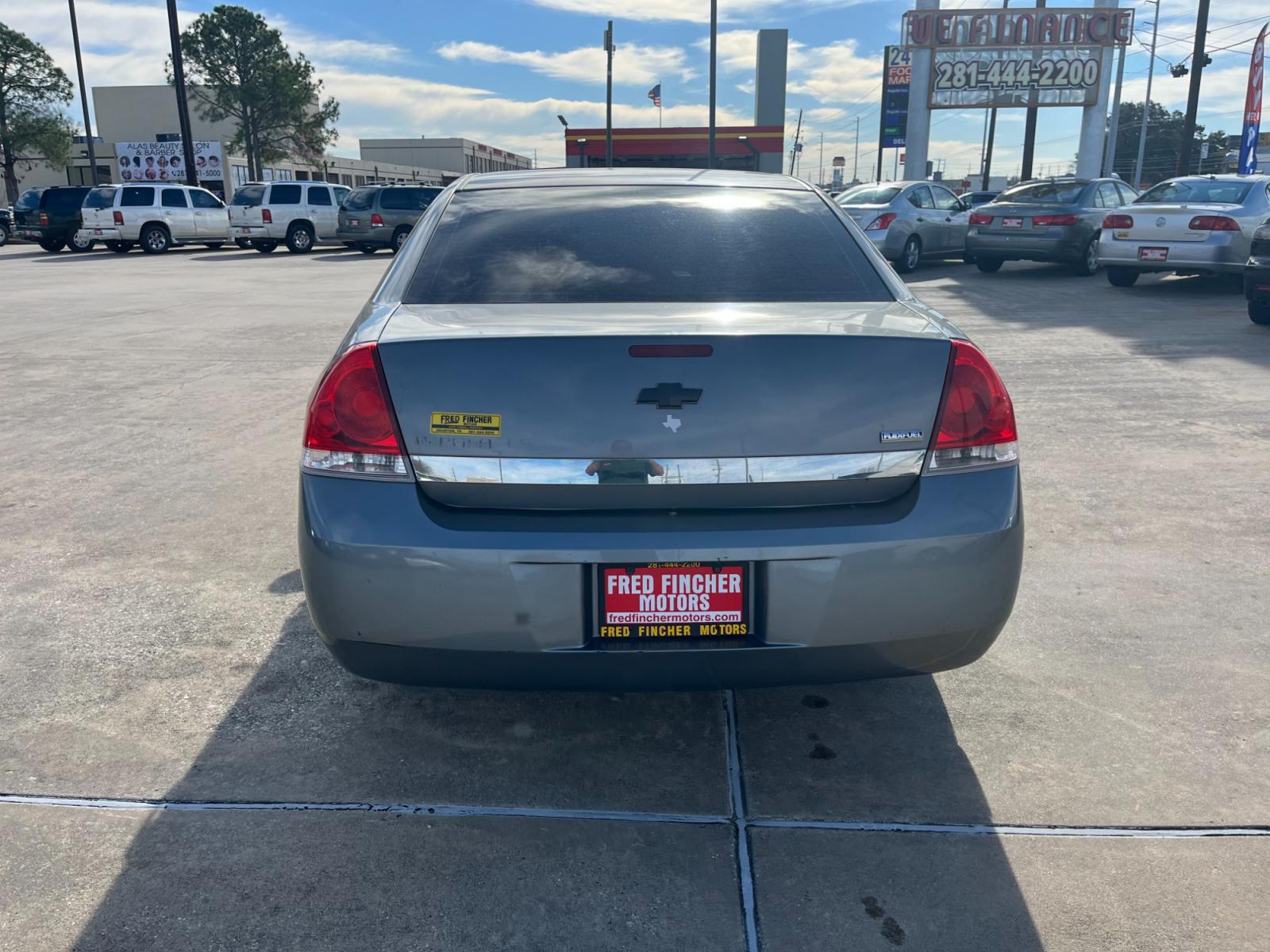 2007 GRAY /black Chevrolet Impala LS (2G1WB55KX79) with an 3.5L V6 OHV 16V FFV engine, 4-Speed Automatic Overdrive transmission, located at 14700 Tomball Parkway 249, Houston, TX, 77086, (281) 444-2200, 29.928619, -95.504074 - Photo #5